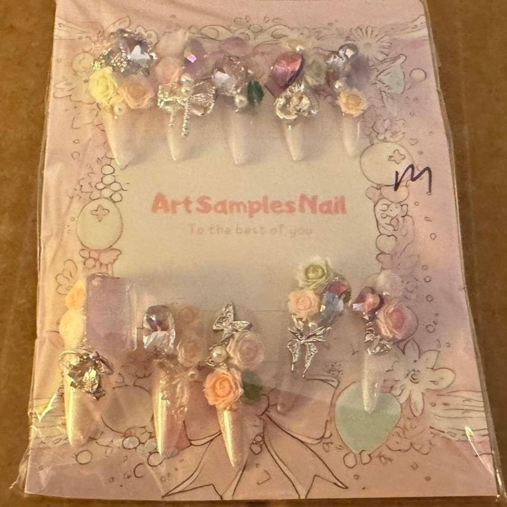 Starry Bloom – Whimsical Press-On Nail Set - Picture 1 of 1